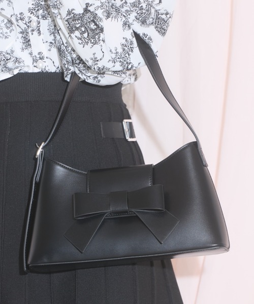 tocco closet（トッコ　クローゼット）の「【ZOZO限定】フロントリボンバッグ（ショルダーバッグ・レディース・レッド/アイボリー/ブラック・FREE）」の14枚目の写真