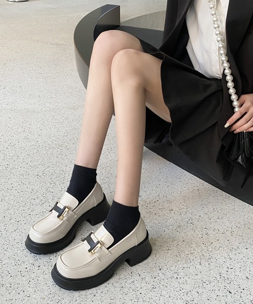 Lace Ladies(レースレディース)の「レザー調 バックル付き 厚底 クラシック ローファー(ローファー・レディース・ブラック/アイボリー・23.5cm/24cm/24.5cm/25cm/22.5cm/23cm)」の7枚目の写真
