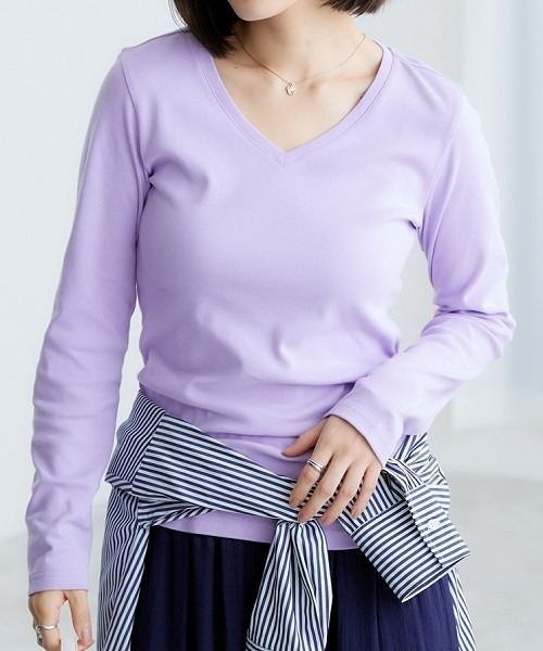 nissen（ニッセン）の「ＵＶカット綿１００％フライス素材Ｖネック長袖Ｔシャツ（Tシャツ/カットソー・レディース・チャコール/カーキ/ワイン/ブルー/オフホワイト/ライトグレー/グリーン/グリーン系その他2/ラベンダー/グリーン系その他/ブラック・L/M/LL/S/3L）」の10枚目の写真
