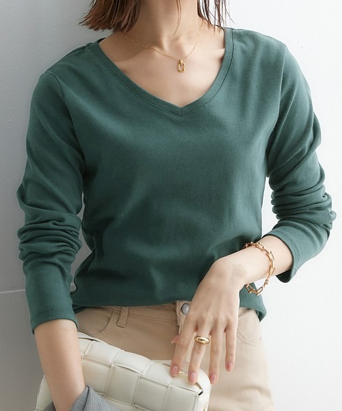 nissen（ニッセン）の「ＵＶカット綿１００％フライス素材Ｖネック長袖Ｔシャツ（Tシャツ/カットソー・レディース・チャコール/カーキ/ワイン/ブルー/オフホワイト/ライトグレー/グリーン/グリーン系その他2/ラベンダー/グリーン系その他/ブラック・L/M/LL/S/3L）」の6枚目の写真