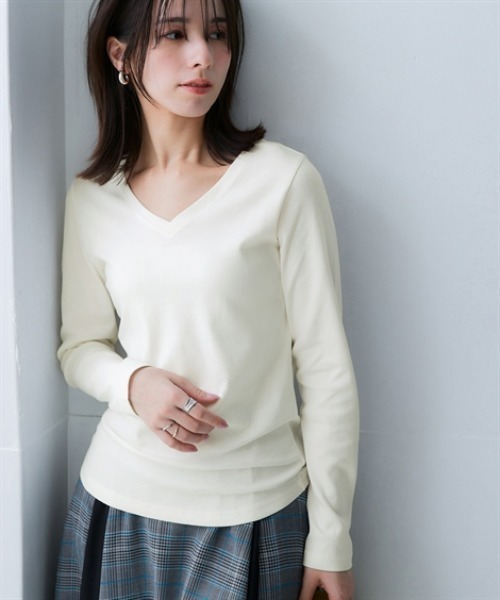 nissen（ニッセン）の「ＵＶカット綿１００％フライス素材Ｖネック長袖Ｔシャツ（Tシャツ/カットソー・レディース・チャコール/カーキ/ワイン/ブルー/オフホワイト/ライトグレー/グリーン/グリーン系その他2/ラベンダー/グリーン系その他/ブラック・L/M/LL/S/3L）」の15枚目の写真