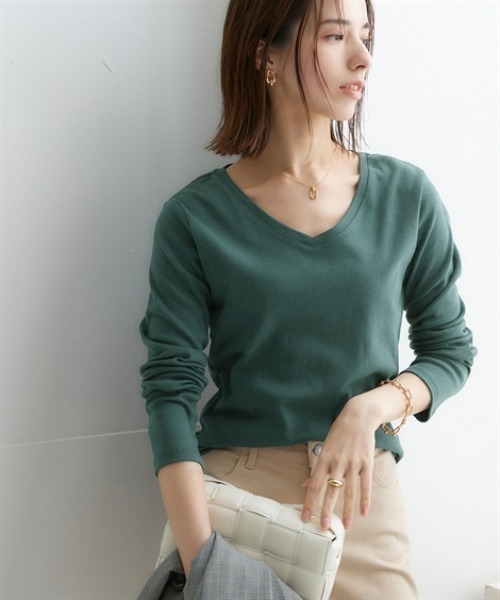 nissen（ニッセン）の「ＵＶカット綿１００％フライス素材Ｖネック長袖Ｔシャツ（Tシャツ/カットソー・レディース・チャコール/カーキ/ワイン/ブルー/オフホワイト/ライトグレー/グリーン/グリーン系その他2/ラベンダー/グリーン系その他/ブラック・L/M/LL/S/3L）」の21枚目の写真