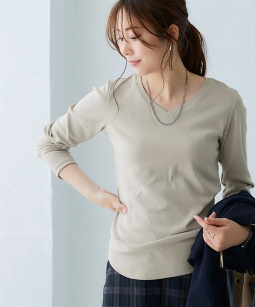 nissen（ニッセン）の「ＵＶカット綿１００％フライス素材Ｖネック長袖Ｔシャツ（Tシャツ/カットソー・レディース・チャコール/カーキ/ワイン/ブルー/オフホワイト/ライトグレー/グリーン/グリーン系その他2/ラベンダー/グリーン系その他/ブラック・L/M/LL/S/3L）」の19枚目の写真