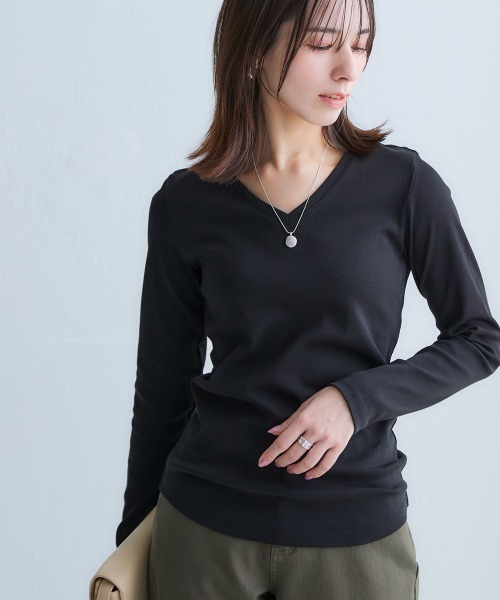 nissen（ニッセン）の「ＵＶカット綿１００％フライス素材Ｖネック長袖Ｔシャツ（Tシャツ/カットソー・レディース・チャコール/カーキ/ワイン/ブルー/オフホワイト/ライトグレー/グリーン/グリーン系その他2/ラベンダー/グリーン系その他/ブラック・L/M/LL/S/3L）」の14枚目の写真