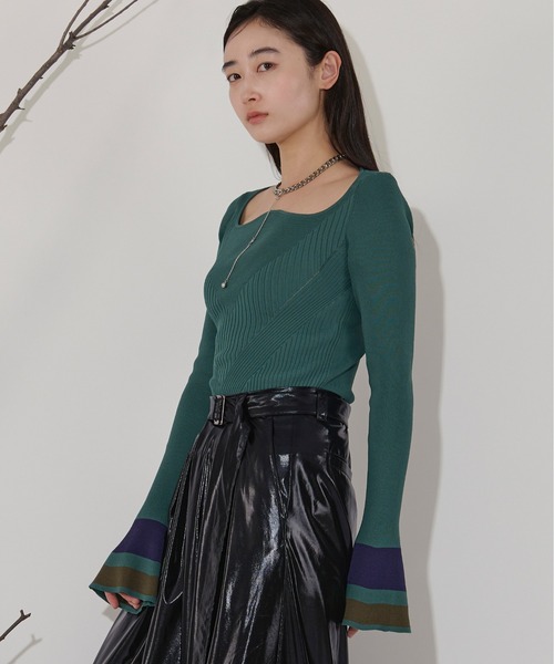 Ezick（エジック）の「Wavy neck 配色ベルスリーブニット（ニット/セーター・レディース・ネイビー/パープル/グリーン・FREE）」の22枚目の写真