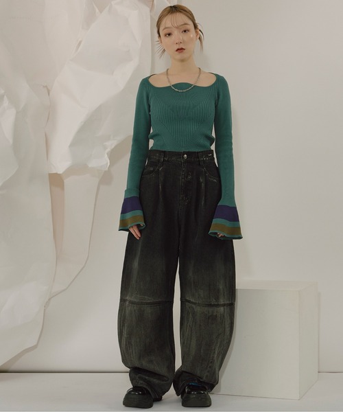 Ezick（エジック）の「Wavy neck 配色ベルスリーブニット（ニット/セーター・レディース・ネイビー/パープル/グリーン・FREE）」の19枚目の写真