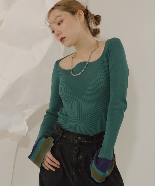 Ezick（エジック）の「Wavy neck 配色ベルスリーブニット（ニット/セーター・レディース・ネイビー/パープル/グリーン・FREE）」の18枚目の写真