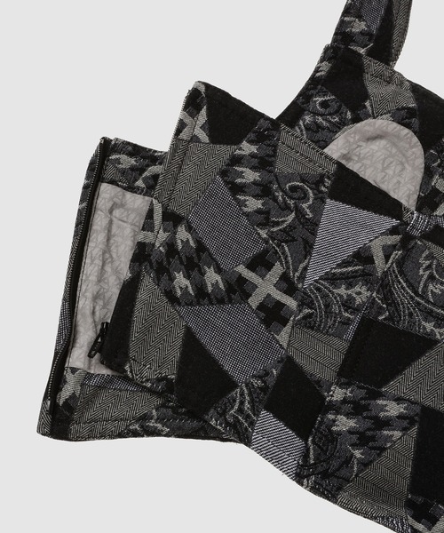 ANREALAGE(アンリアレイジ)の「PATCHWORK JACQUARD BUSTIER(チューブトップ・レディース・ネイビー/グレー・38/36)」の4枚目の写真