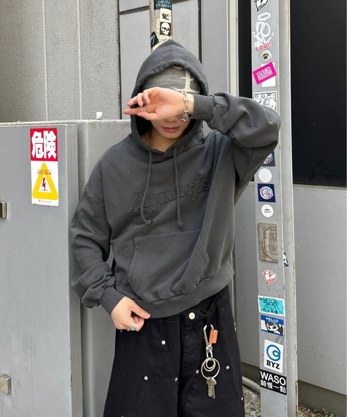 ADAMASTE(アダマスト)の「pigment logo hoodie - ピグメントロゴフーディ(パーカー・メンズ・ブラウン/レッド/ブラック/ブルー・MEDIUM/LARGE)」の7枚目の写真