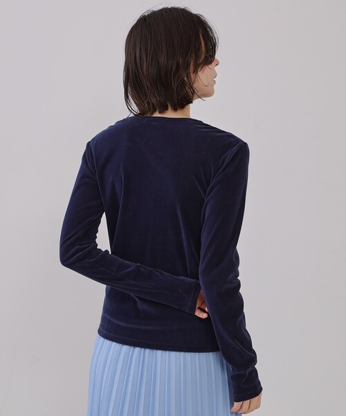 OPAQUE.CLIP（オペークドットクリップ）の「シアーベロアトップス【洗濯機洗い可】（Tシャツ/カットソー・レディース・ナチュラル/オフホワイト/チャコールグレー/ネイビー・38/40/42）」の4枚目の写真