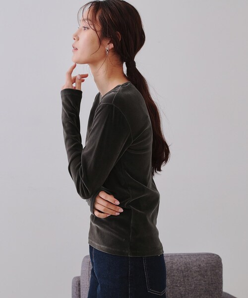 OPAQUE.CLIP（オペークドットクリップ）の「シアーベロアトップス【洗濯機洗い可】（Tシャツ/カットソー・レディース・ナチュラル/オフホワイト/チャコールグレー/ネイビー・38/40/42）」の9枚目の写真