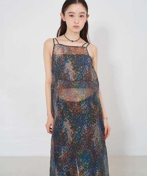 NOMINE（ノミネ）の「【前後着用可】水彩アート ニュアンス柄 2WAY シアー キャミワンピース ロング丈（ワンピース・レディース・グレイッシュブルー/オレンジ/ベージュ/チャコールグレー/ブラウン/ピンク・フリー）」の3枚目の写真