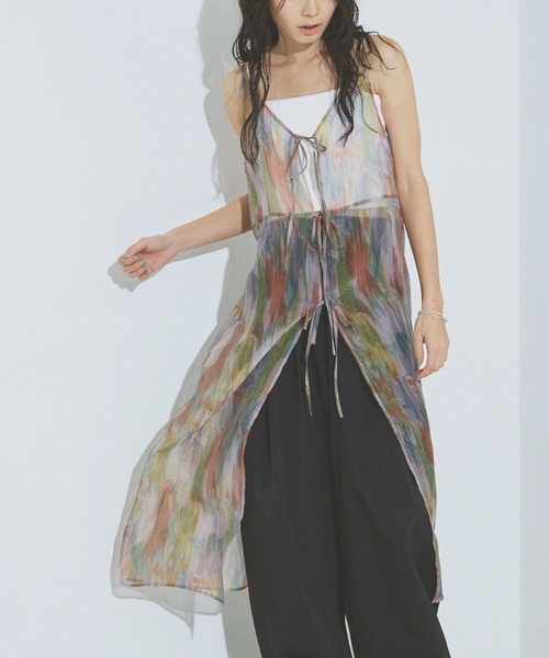 NOMINE（ノミネ）の「【前後着用可】水彩アート ニュアンス柄 2WAY シアー キャミワンピース ロング丈（ワンピース・レディース・グレイッシュブルー/オレンジ/ベージュ/チャコールグレー/ブラウン/ピンク・フリー）」の6枚目の写真