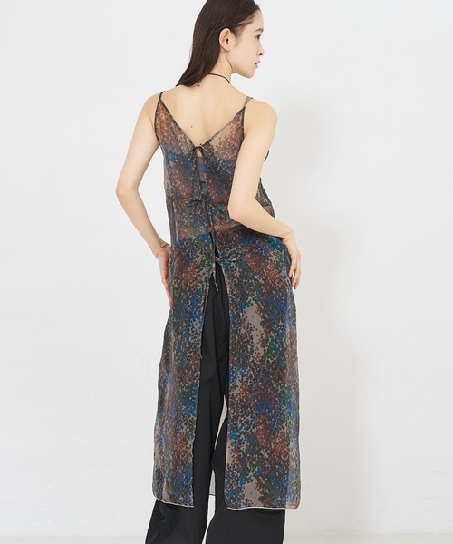 NOMINE（ノミネ）の「【前後着用可】水彩アート ニュアンス柄 2WAY シアー キャミワンピース ロング丈（ワンピース・レディース・グレイッシュブルー/オレンジ/ベージュ/チャコールグレー/ブラウン/ピンク・フリー）」の9枚目の写真