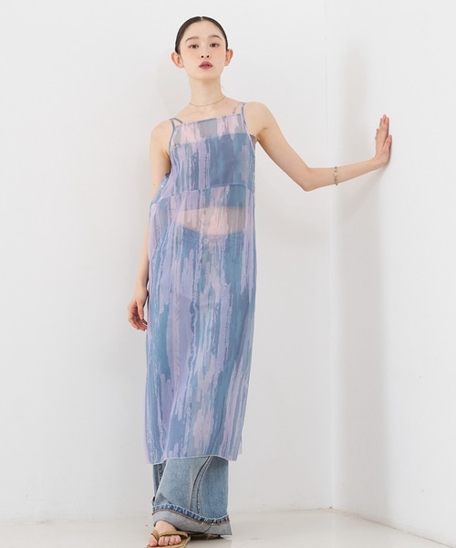 NOMINE（ノミネ）の「【前後着用可】水彩アート ニュアンス柄 2WAY シアー キャミワンピース ロング丈（ワンピース・レディース・グレイッシュブルー/オレンジ/ベージュ/チャコールグレー/ブラウン/ピンク・フリー）」の10枚目の写真