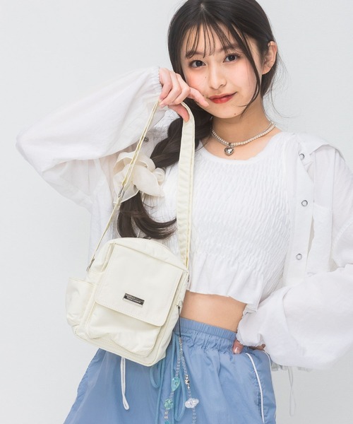 repipi armario（レピピ アルマリオ）の「フラップカラーミニショルダー（ショルダーバッグ・キッズ・イエロー/レッド/アイボリー/ブラック/ブルー・FREE）」の2枚目の写真