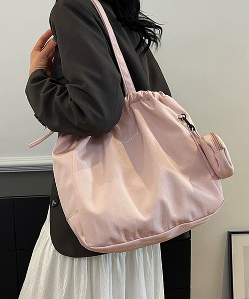 shopnikoniko(ショップニコニコ)の「ミニポーチ付き 巾着ナイロントートバッグ(トートバッグ・レディース・ブラック/アイボリー/グリーン/ピンク・フリー)」の4枚目の写真