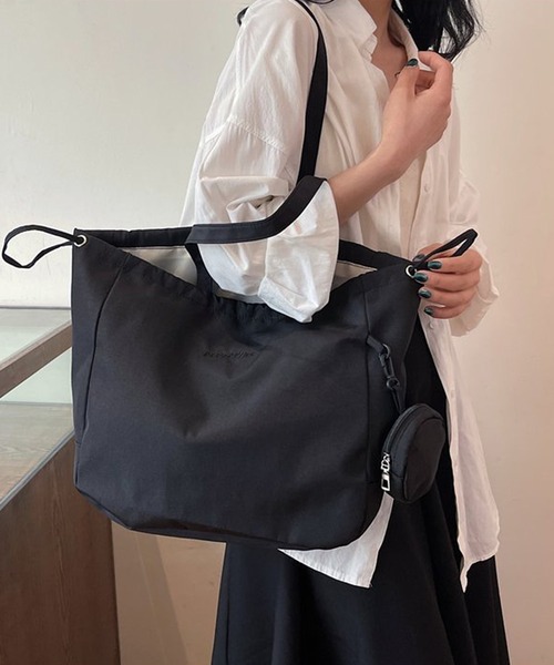 shopnikoniko(ショップニコニコ)の「ミニポーチ付き 巾着ナイロントートバッグ(トートバッグ・レディース・ブラック/アイボリー/グリーン/ピンク・フリー)」の1枚目の写真
