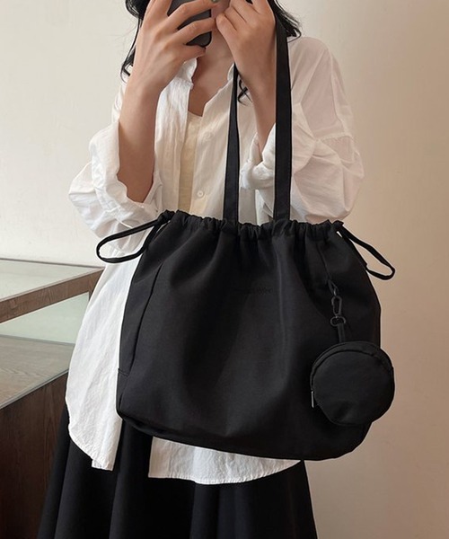 shopnikoniko(ショップニコニコ)の「ミニポーチ付き 巾着ナイロントートバッグ(トートバッグ・レディース・ブラック/アイボリー/グリーン/ピンク・フリー)」の5枚目の写真
