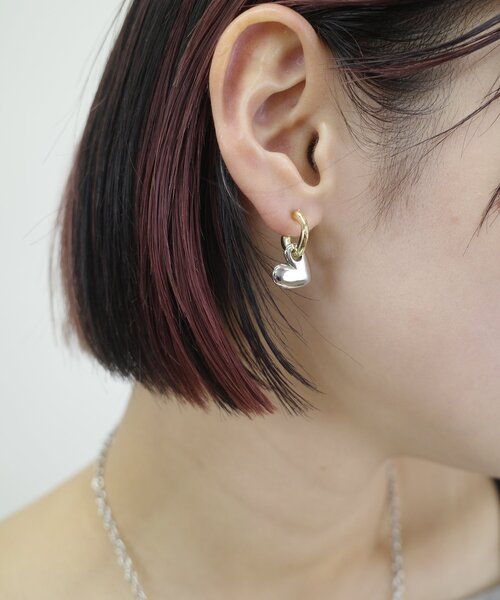 WHO'S WHO gallery(フーズフーギャラリー)の「ハートピアス(ピアス(両耳用)・レディース・ゴールド/ホワイト・FREE)」の3枚目の写真