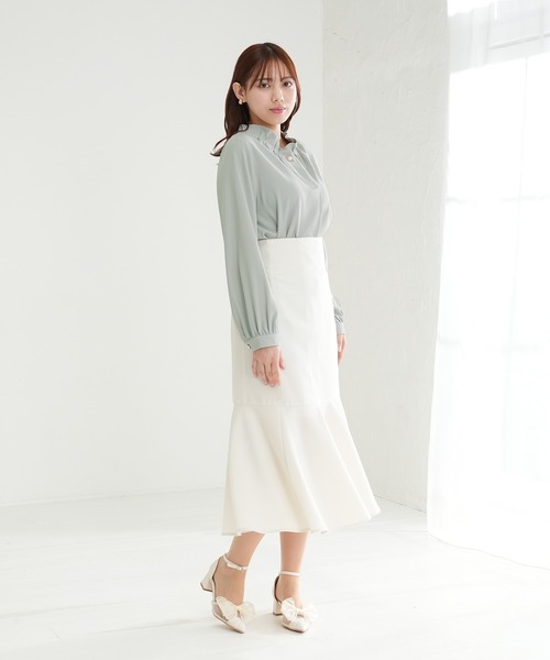 ASTORIA ODIER(アストリアオディール)の「装飾ボタンとろみブラウス(シャツ/ブラウス・レディース・ピンクベージュ/グレイッシュブルー/ミント/ホワイト・MEDIUM)」の2枚目の写真