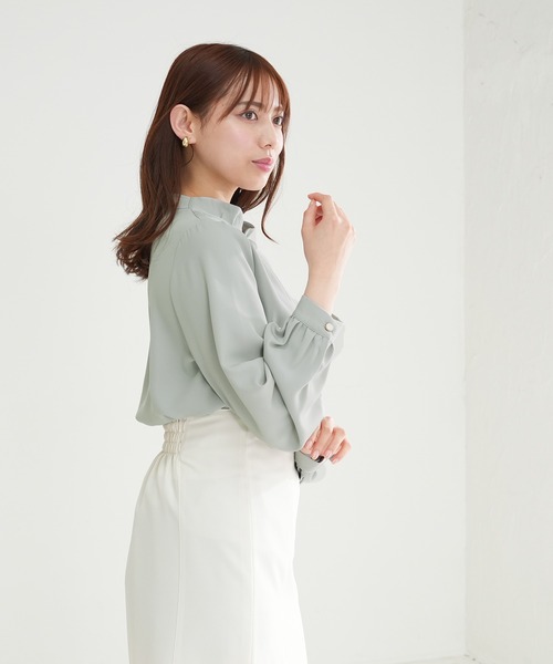 ASTORIA ODIER(アストリアオディール)の「装飾ボタンとろみブラウス(シャツ/ブラウス・レディース・ピンクベージュ/グレイッシュブルー/ミント/ホワイト・MEDIUM)」の6枚目の写真