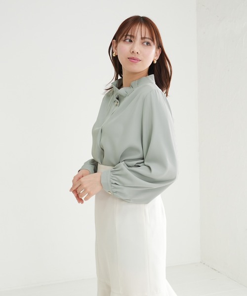 ASTORIA ODIER(アストリアオディール)の「装飾ボタンとろみブラウス(シャツ/ブラウス・レディース・ピンクベージュ/グレイッシュブルー/ミント/ホワイト・MEDIUM)」の7枚目の写真