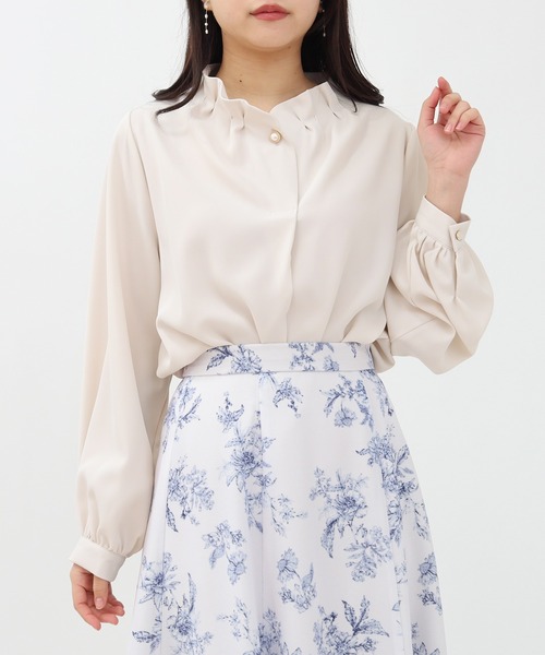 ASTORIA ODIER(アストリアオディール)の「装飾ボタンとろみブラウス(シャツ/ブラウス・レディース・ピンクベージュ/グレイッシュブルー/ミント/ホワイト・MEDIUM)」の9枚目の写真