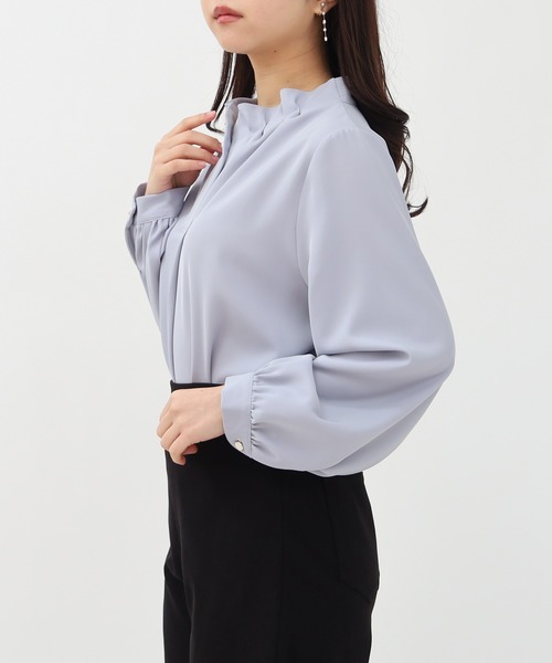 ASTORIA ODIER(アストリアオディール)の「装飾ボタンとろみブラウス(シャツ/ブラウス・レディース・ピンクベージュ/グレイッシュブルー/ミント/ホワイト・MEDIUM)」の15枚目の写真