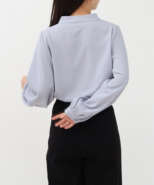 ASTORIA ODIER(アストリアオディール)の「装飾ボタンとろみブラウス(シャツ/ブラウス・レディース・ピンクベージュ/グレイッシュブルー/ミント/ホワイト・MEDIUM)」の16枚目の写真