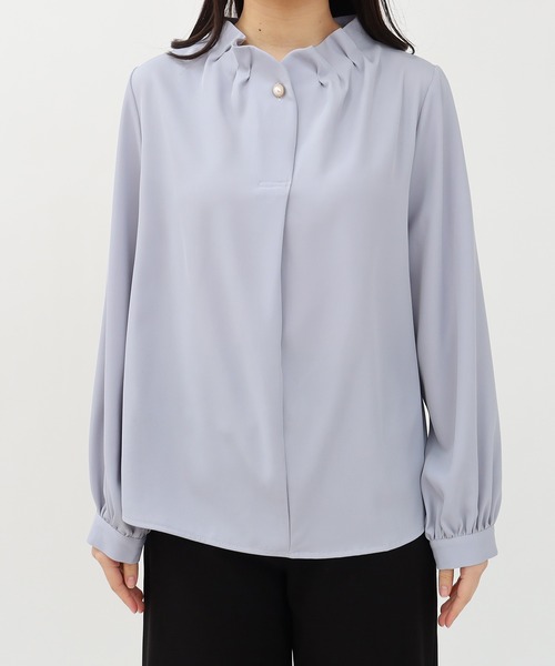 ASTORIA ODIER(アストリアオディール)の「装飾ボタンとろみブラウス(シャツ/ブラウス・レディース・ピンクベージュ/グレイッシュブルー/ミント/ホワイト・MEDIUM)」の17枚目の写真