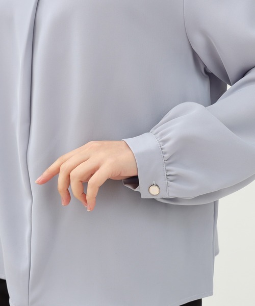 ASTORIA ODIER(アストリアオディール)の「装飾ボタンとろみブラウス(シャツ/ブラウス・レディース・ピンクベージュ/グレイッシュブルー/ミント/ホワイト・MEDIUM)」の21枚目の写真