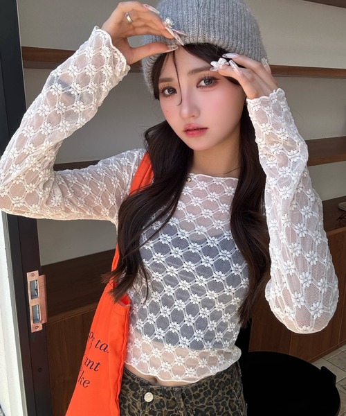 everycoco(エブリーココ)の「フローラルレースロングTシャツ(Tシャツ/カットソー・レディース・ホワイト/ブラック/アイボリー・FREE)」の4枚目の写真