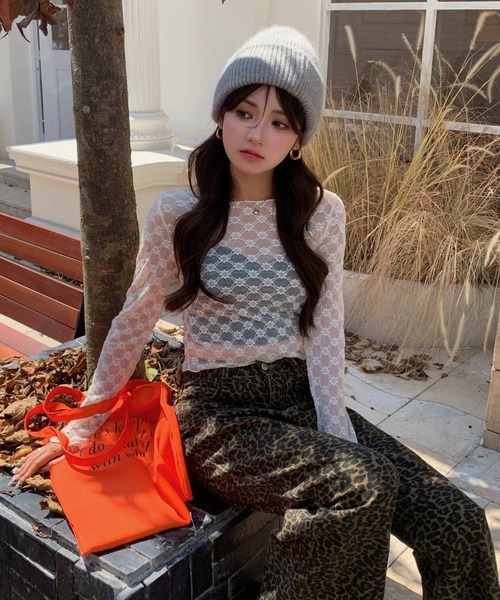 everycoco(エブリーココ)の「フローラルレースロングTシャツ(Tシャツ/カットソー・レディース・ホワイト/ブラック/アイボリー・FREE)」の6枚目の写真