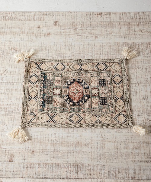 MILLION CARATS（ミリオンカラッツ）の「オリエンタルなラグデザインを施したアンティーク調の風合いが魅力のデジタルプリントランチョンマット（ランチョンマット/テーブルウェア・レディース・ブルー/オフホワイト/ピンク・FREE）」の4枚目の写真