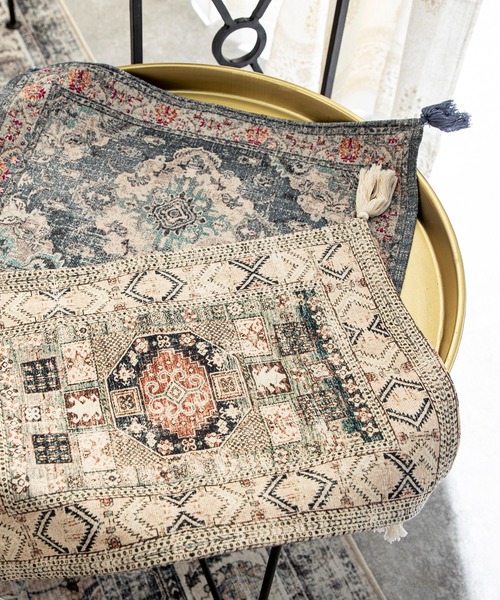 MILLION CARATS（ミリオンカラッツ）の「オリエンタルなラグデザインを施したアンティーク調の風合いが魅力のデジタルプリントランチョンマット（ランチョンマット/テーブルウェア・レディース・ブルー/オフホワイト/ピンク・FREE）」の15枚目の写真