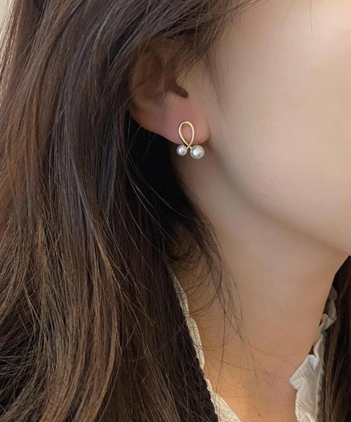 Forcement(フォースメント)の「ねじれデザインパールピアス(ピアス(両耳用)・レディース・ゴールド・ONESIZE)」の3枚目の写真