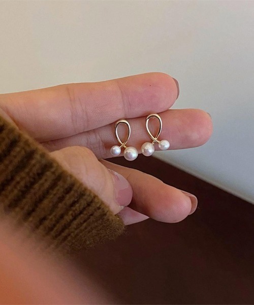 Forcement(フォースメント)の「ねじれデザインパールピアス(ピアス(両耳用)・レディース・ゴールド・ONESIZE)」の10枚目の写真
