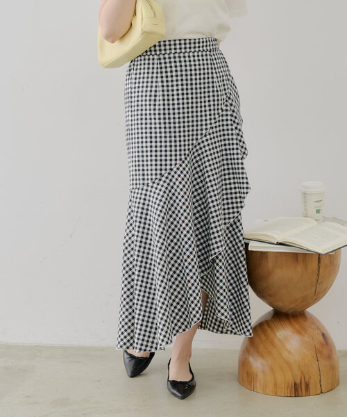 continuer de NICE CLAUP（コンティニューデナイスクラップ）の「【@reve.perle_セレクト】ラッフルロングスカート（スカート・レディース・チェック/ブラック・FREE）」の10枚目の写真