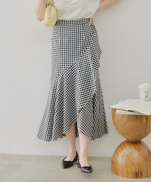 continuer de NICE CLAUP（コンティニューデナイスクラップ）の「【@reve.perle_セレクト】ラッフルロングスカート（スカート・レディース・チェック/ブラック・FREE）」の11枚目の写真