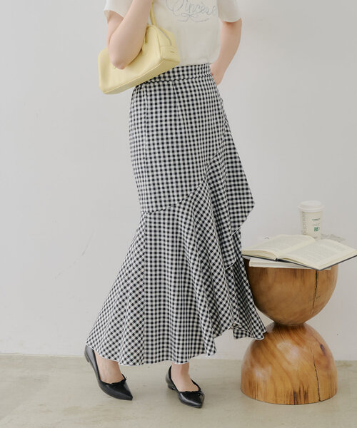 continuer de NICE CLAUP（コンティニューデナイスクラップ）の「【@reve.perle_セレクト】ラッフルロングスカート（スカート・レディース・チェック/ブラック・FREE）」の12枚目の写真