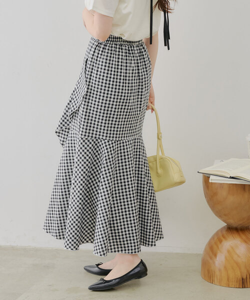 continuer de NICE CLAUP（コンティニューデナイスクラップ）の「【@reve.perle_セレクト】ラッフルロングスカート（スカート・レディース・チェック/ブラック・FREE）」の13枚目の写真