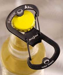 NITE IZE（ナイトアイズ）の「NITE IZE ナイトアイズ Sバイナーボトルオープナー（アウトドアグッズ）」