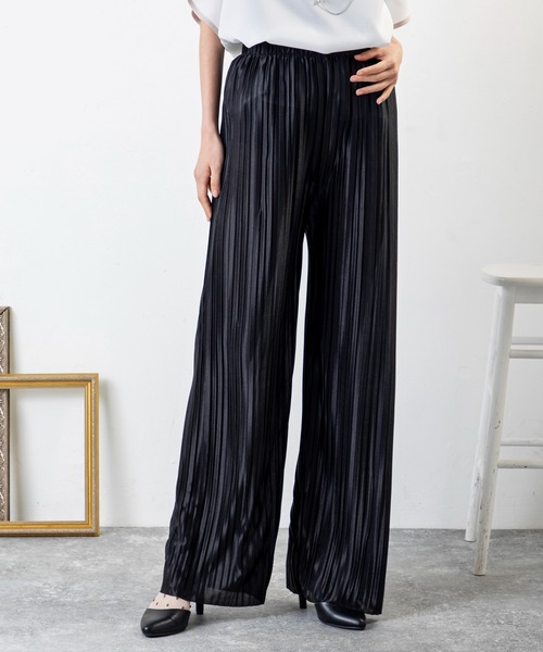 MILLION CARATS(ミリオンカラッツ)の「美シルエットでこなれ感UP!歩くたび揺れて輝く、上品見え叶う楽ちんプリーツパンツ(その他パンツ・レディース・ブラック/チャコールグレー・FREE)」の3枚目の写真