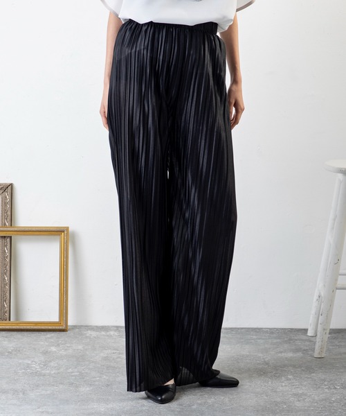 MILLION CARATS(ミリオンカラッツ)の「美シルエットでこなれ感UP!歩くたび揺れて輝く、上品見え叶う楽ちんプリーツパンツ(その他パンツ・レディース・ブラック/チャコールグレー・FREE)」の4枚目の写真