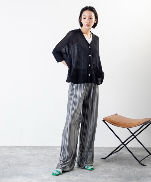 MILLION CARATS(ミリオンカラッツ)の「美シルエットでこなれ感UP!歩くたび揺れて輝く、上品見え叶う楽ちんプリーツパンツ(その他パンツ・レディース・ブラック/チャコールグレー・FREE)」の9枚目の写真