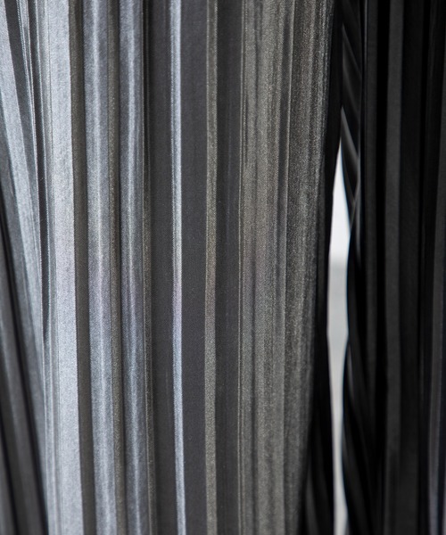 MILLION CARATS(ミリオンカラッツ)の「美シルエットでこなれ感UP!歩くたび揺れて輝く、上品見え叶う楽ちんプリーツパンツ(その他パンツ・レディース・ブラック/チャコールグレー・FREE)」の17枚目の写真