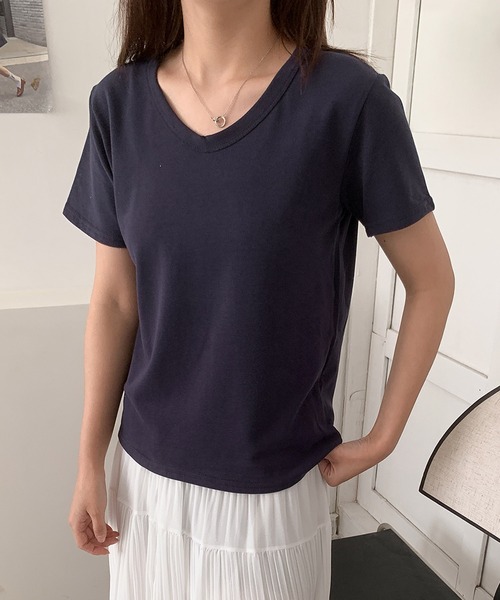 aimoha(アイモハ)の「【aimoha】デイリーコットン混VネックTシャツ (SS)(Tシャツ/カットソー・レディース・ブルー/オフホワイト/ブラック/ベージュ/ライトグリーン/ライトグレー/ネイビー・FREE)」の1枚目の写真