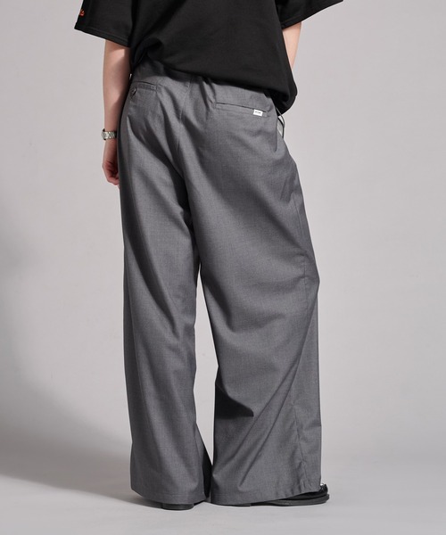スラックス HUECLOSET Two Tuck Wide Slacks 25KERO68 TWO TUCK SLACKS（スラックス）｜Jieda（ジエダ）のファッション