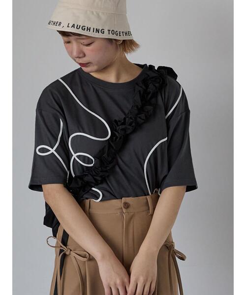 ehka sopo（エヘカソポ）の「ライン柄Tシャツ（Tシャツ/カットソー・レディース・ラベンダー/オフホワイト/チャコールグレー・F）」の3枚目の写真